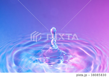 水滴と波紋 38085830