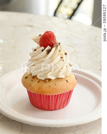 カップケーキ アメリカン カラフルカップケーキ ポップ アメリカンケーキ ニューヨークの写真素材