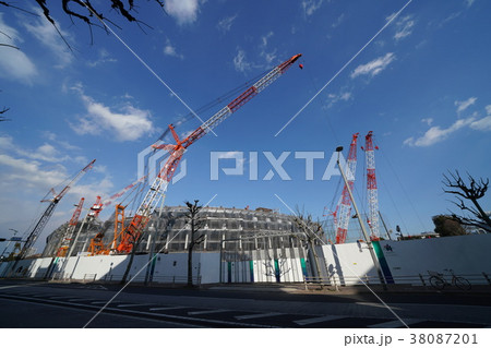 日本の東京都市景観「青空と建設中の新国立競技場」 関連写真・検索キーワードは、新国立競技場関連写真 日本の東京都市景観「青空と建設中の新国立競技場」 関連写真・検索キーワードは、新国立競技場関連写真 38087201