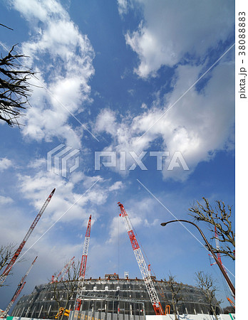 日本の東京都市景観「青空と建設中の新国立競技場」 関連写真・検索キーワードは、新国立競技場関連写真 日本の東京都市景観「青空と建設中の新国立競技場」 関連写真・検索キーワードは、新国立競技場関連写真 38088883