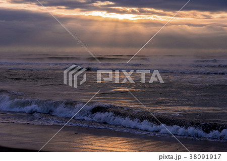 十勝川河口の大津海岸の朝 十勝川河口の大津海岸の朝 38091917