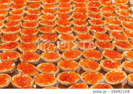 Caviar in plates. 38092108