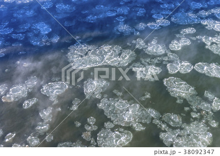 十勝地方の利別川の雪景色 38092347