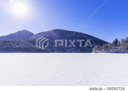 厳冬期の然別湖 厳冬期の然別湖 38092726