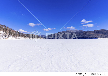 厳冬期の然別湖 38092727