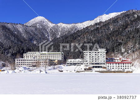 厳冬期の然別湖 38092737