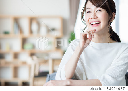 若い女性 若い女性 38094027