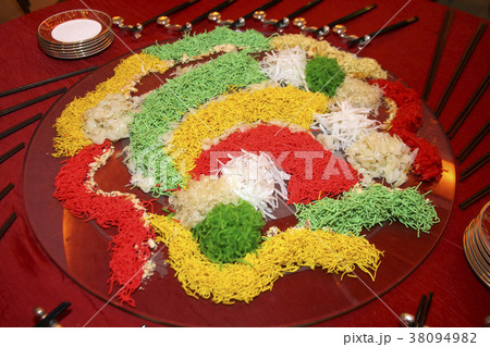 Yee sang, a special dish during Chinese New Year 38094982