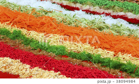 Yee sang, a special dish during Chinese New Year 38094984