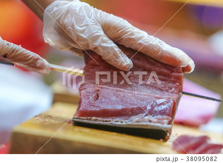 Tuna fish cutting Tuna fish cutting 38095082