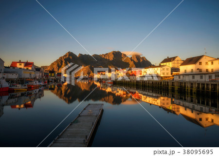 Sunset at Henningsvaer on Lofoten islands Sunset at Henningsvaer on Lofoten islands 38095695