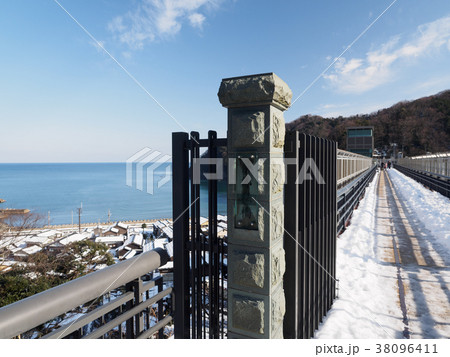 雪の余部鉄橋 冬景色の空の駅 青空に冴える天空の駅 雪の余部鉄橋 冬景色の空の駅 青空に冴える天空の駅 38096411