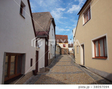 世界遺産　チェコ　テルチの街並み　裏路地 38097094