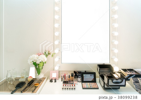 Modern closet room with make-up vanity table 38099238