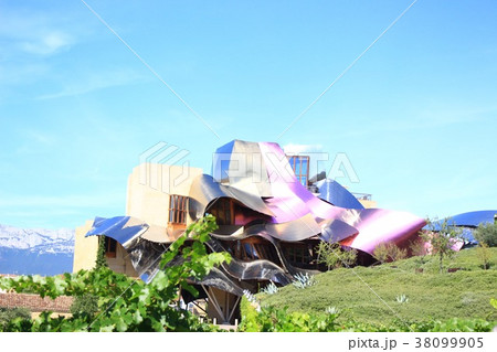 スペイン・リオハ地方のワイナリー、マルケス・デ・リスカル 38099905