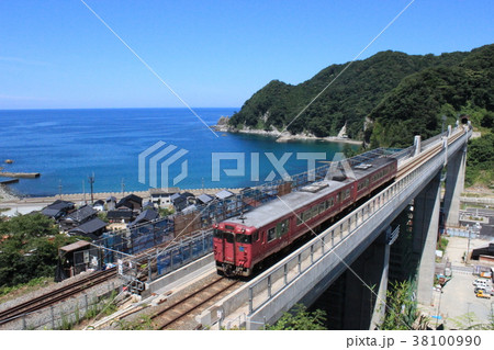 夏の餘部とディーゼル気動車 38100990