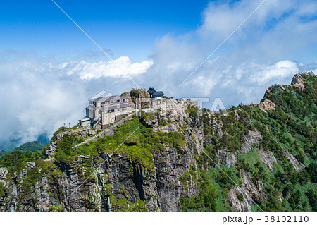石鎚山(愛媛県)のドローン空撮景観 石鎚山(愛媛県)のドローン空撮景観 38102110