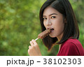 Asian women are eating delicious ice cream. 38102303