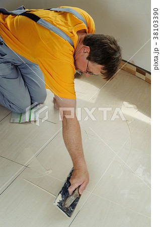 Fill the tile joints with grout 38103390