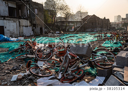 中国・上海の再開発地区 38105314
