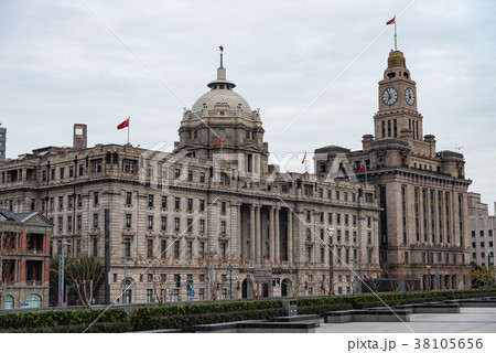 中国・上海の外灘　日中 38105656