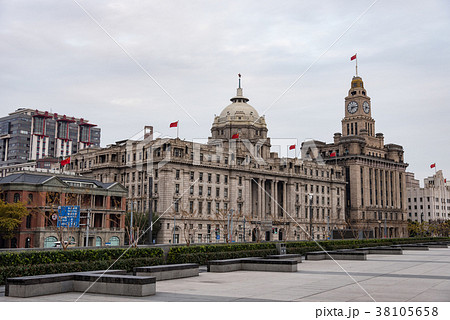 中国・上海の外灘　日中 38105658