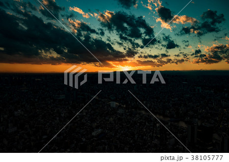 大都会東京の日没の写真素材