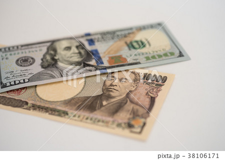 基軸通貨・米ドルと日本円のイメージ 38106171