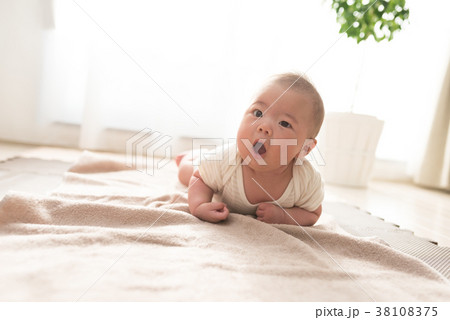 赤ちゃん 38108375