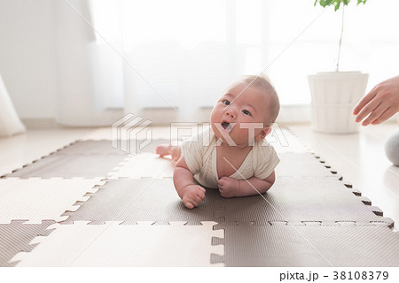 赤ちゃん 38108379