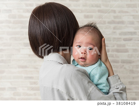 女性 38108419