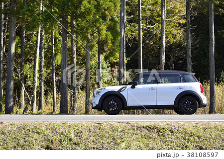 車でドライブ 38108597