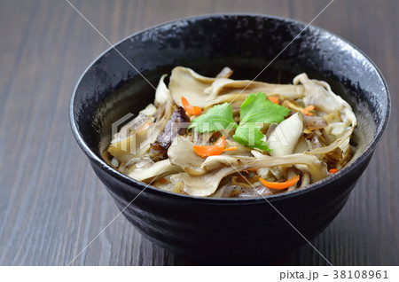 炊き込みご飯 38108961