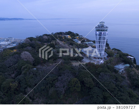 ドローン空撮・江の島・灯台・夕景 38109727