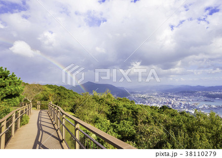 雨上がりの弓張岳展望台 38110279