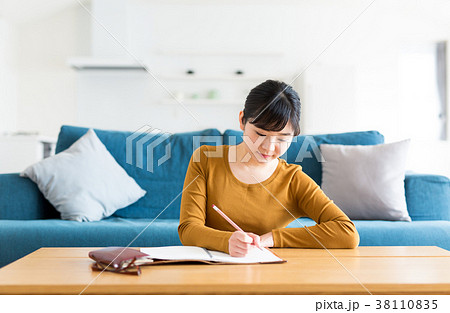 女性 ノート 勉強 家 38110835