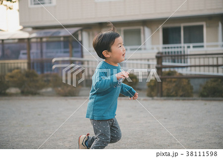 3 years old 38111598