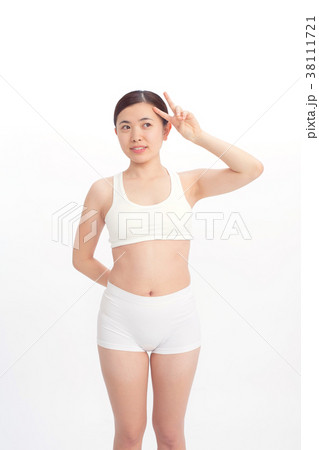 ポートレート　若い女性 38111721