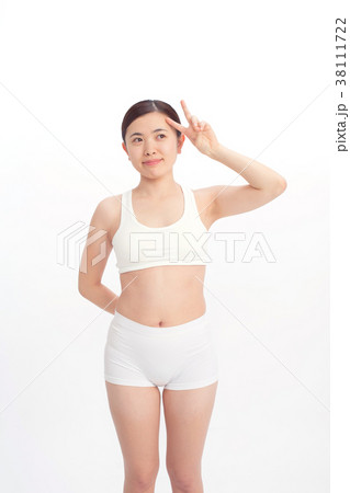 ポートレート　若い女性 38111722
