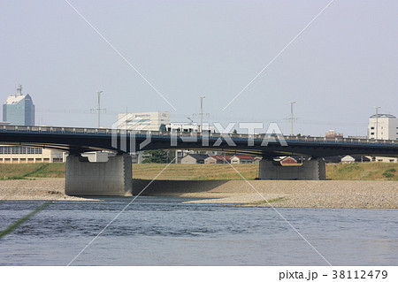 神通川に架かる富山大橋とサントラム 38112479