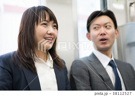 電車 男女 通勤 撮影協力「京王電鉄株式会社」 電車 男女 通勤 撮影協力「京王電鉄株式会社」 38112527
