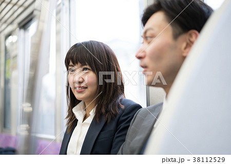 電車 男女 通勤 撮影協力「京王電鉄株式会社」 電車 男女 通勤 撮影協力「京王電鉄株式会社」 38112529