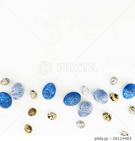 Stylish Easter frame background with quail eggs 38114463