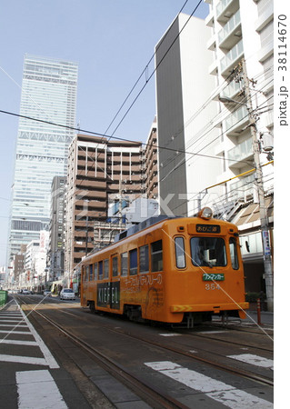 あべのハルカスと阪堺電車 38114670