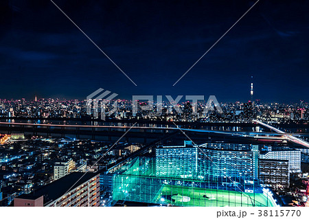 タワーホール船橋の夜景 東京タワーとスカイツリー方向 の写真素材