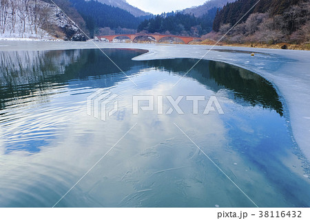 冬の碓氷湖 38116432