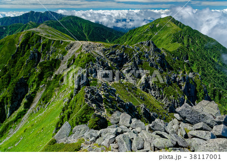 宝剣岳から見る三ノ沢岳と空木岳方面の稜線 38117001