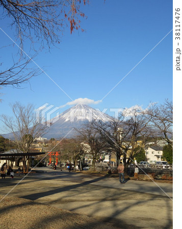 富士山本宮浅間大社から見える 富士山 38117476