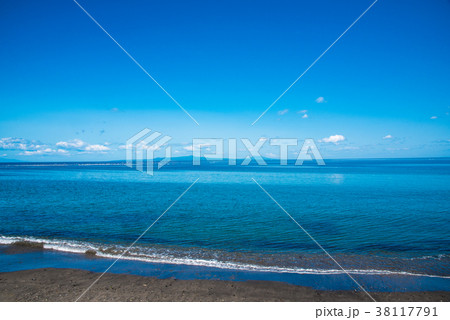 野付半島から国後島を望む　根室海峡 38117791