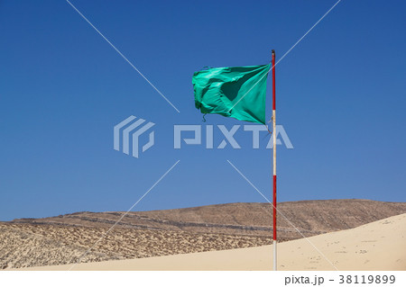 Green flag on the beach. suny day vacation 38119899